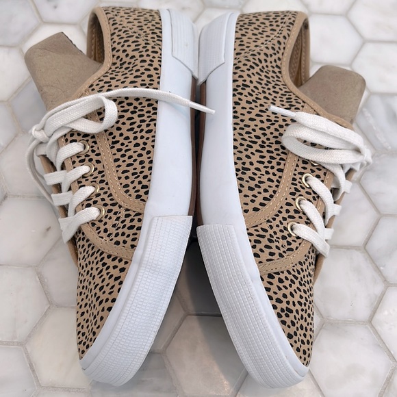 ❌CLEARANCE Old Navy Animal Print Low Top Lace Up Sneakers Shoes Women’s Size 7 - Picture 7 of 10